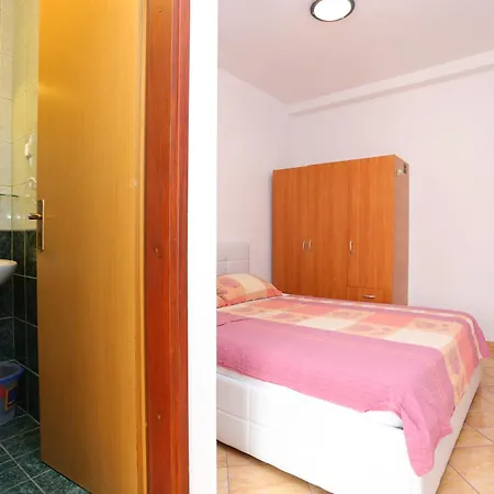 بيت ضيافة And With Parking Space - 16449