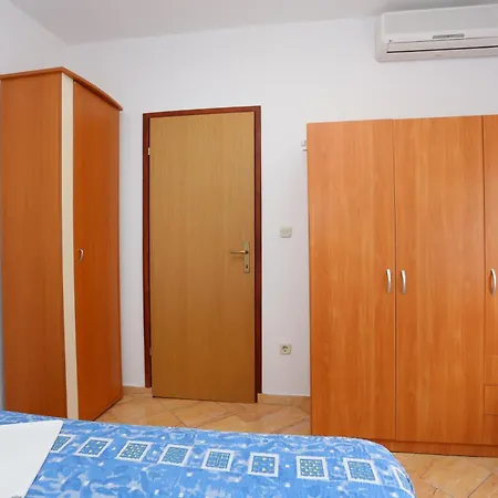 بيت ضيافة And With Parking Space - 16449 ماكارسكا